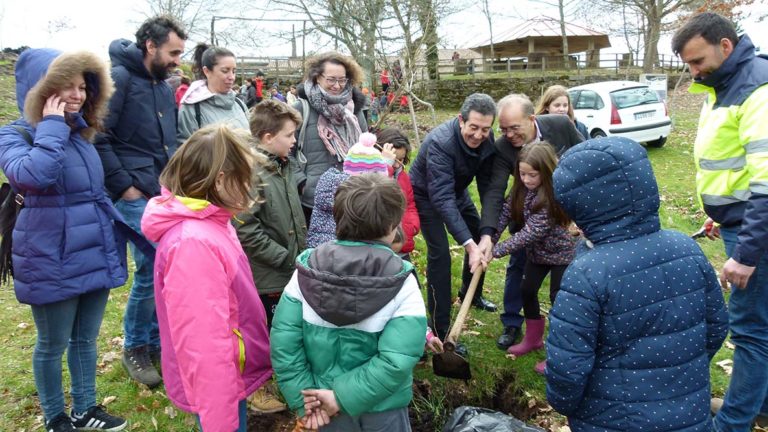 O alumnado de Ponteareas reforestará o monte con 500 árbores