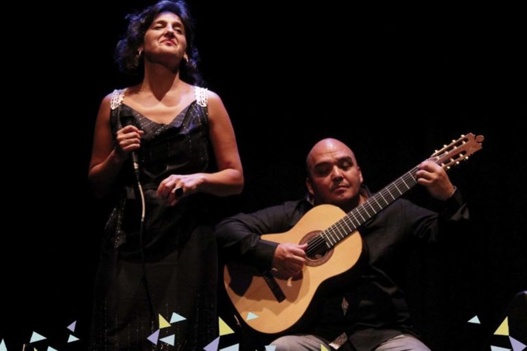 Encontro do folclore arxentino no multiúsos do auditorio de Ponteareas