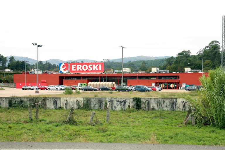 O TSXG insta ao Concello a demoler o Eroski de Ponteareas