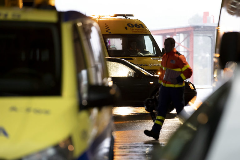 Un traballador resulta ferido nun accidente en Ponteareas