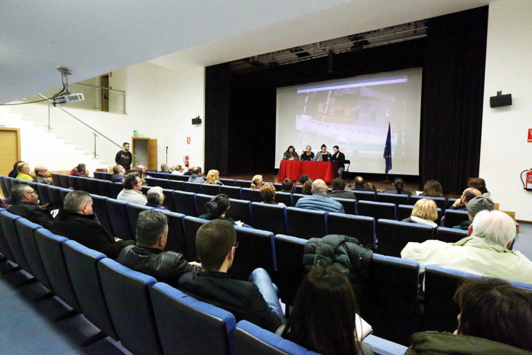 A humanización da rúa Redondela inclúe 38 árbores de grande porte para a súa mellora ambiental, sombreado e ornamentación