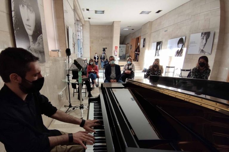 A Concellería de Cultura do Porriño ofrece o préstamo do piano de cola do Centro Cultural Municipal