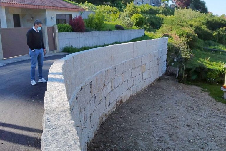 Baiona finaliza a reconstrución dun muro de contención en Belesar