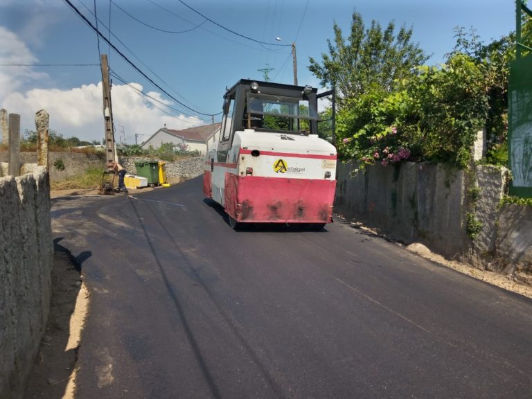 Salvaterra inicia as obras de mellora do camiño de Costa, en Óleiros, e na estrada Arantei-Entenza