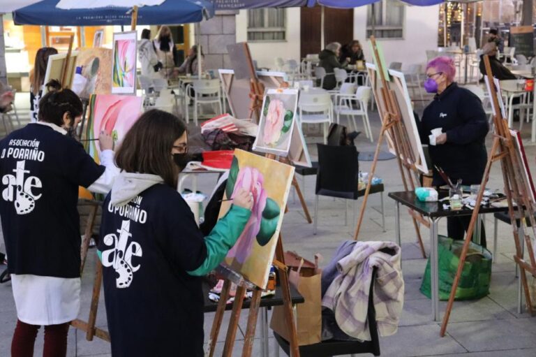 Artistas de «O Porriño ARTE» pintan ao aire libre na contorna da Casa do Concello