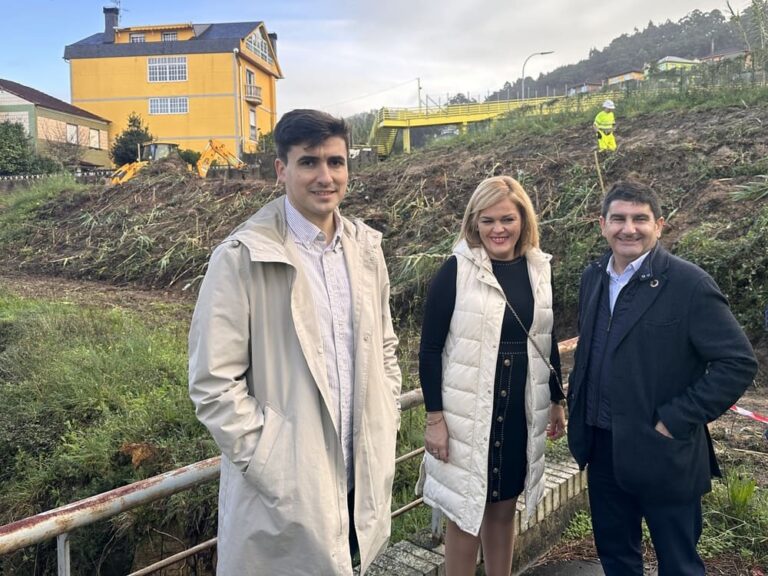 Alcaldesa de Redondela e delegado do Goberno en Galicia visitan as obras de reposición da AP-9 en Chapela