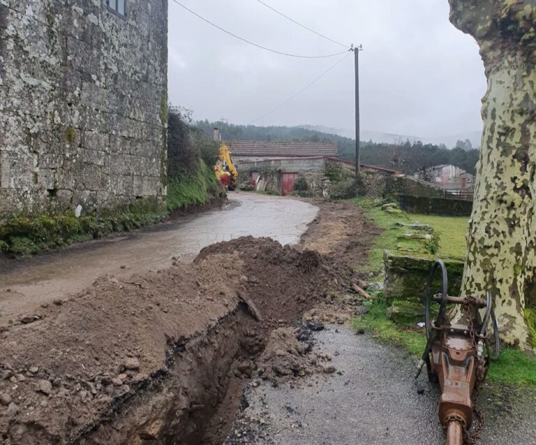 Comezan as obras de mellora da contorna da igrexa de Prado da Canda en Covelo